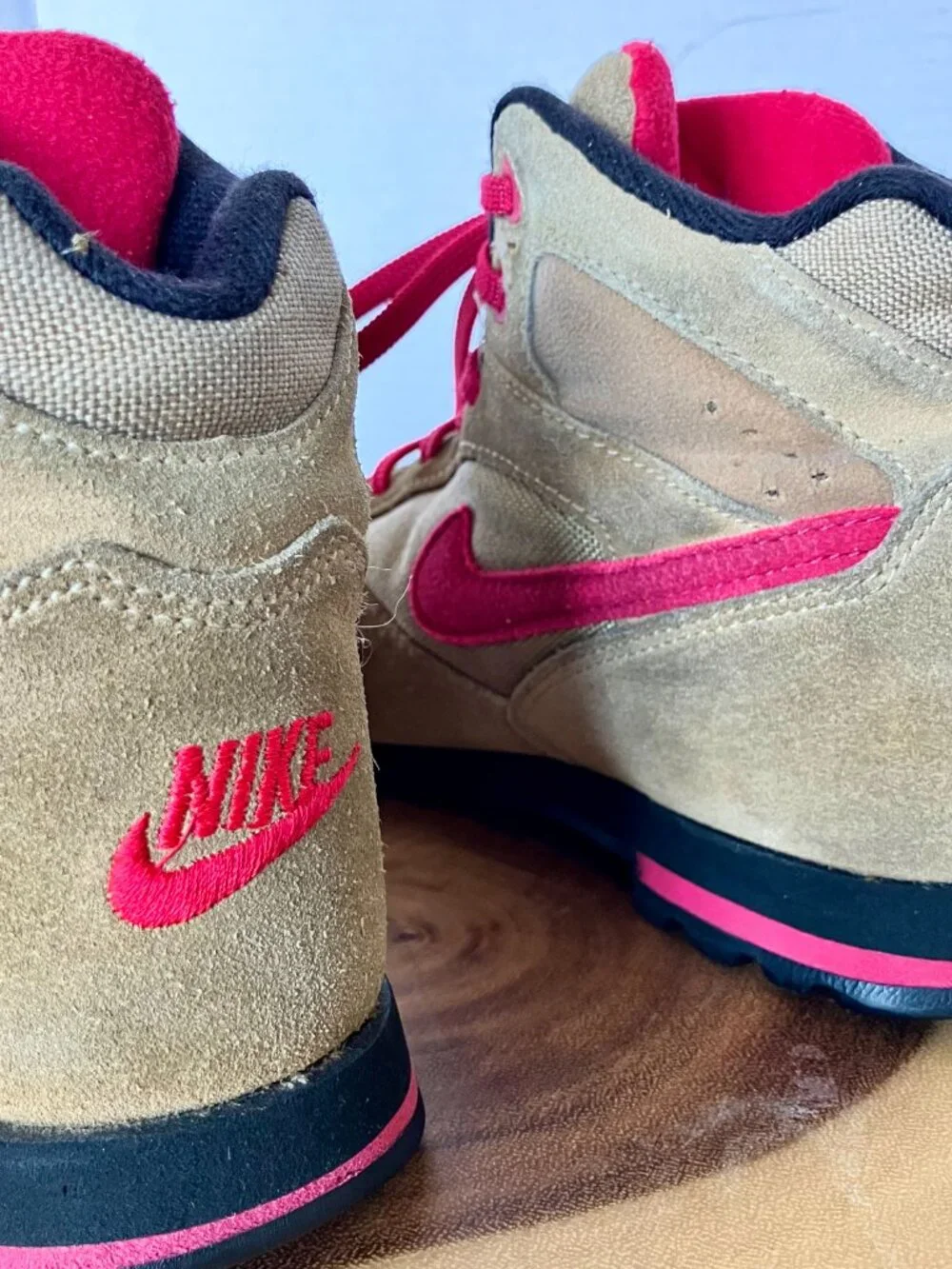 Vintage 90s CALDERA hiking boots size 7.5
